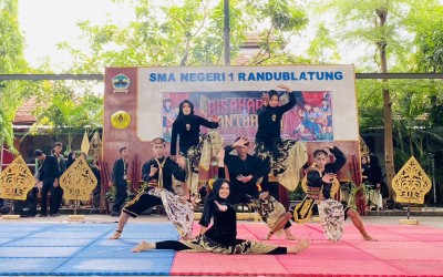 BULAN BAHASA | BERBAHASA KITA BICARA DENGAN SASTRA KITA BERKARYA