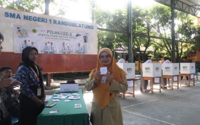 PILKETOS | EMPAT PASANG KANDIDAT BERSAING SENGIT MEMPEREBUTKAN KURSI KETUA DAN WAKIL KETUA OSIS SMAN 1 RANDUBLATUNG MASA BHAKTI 2025 / 2026